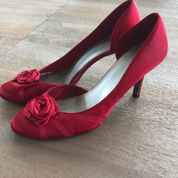 Red satin 🌹heels - Picture 3 of 6